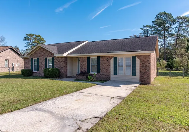Photo 2 of Single family home for sale at 1318 Hampton Dr, Summerville, SC 29486 | MLS# 26021618 | Listing updated on 2026-08-24