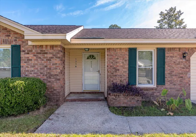 Photo 3 of Single family home for sale at 1318 Hampton Dr, Summerville, SC 29486 | MLS# 26021618 | Listing updated on 2026-08-24