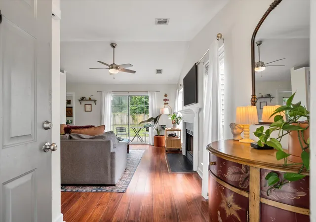 Photo 4 of Single family home for sale at 573 Antebellum Ln, Mount Pleasant, SC 29464 | MLS# 26022498 | Listing updated on 2026-10-07