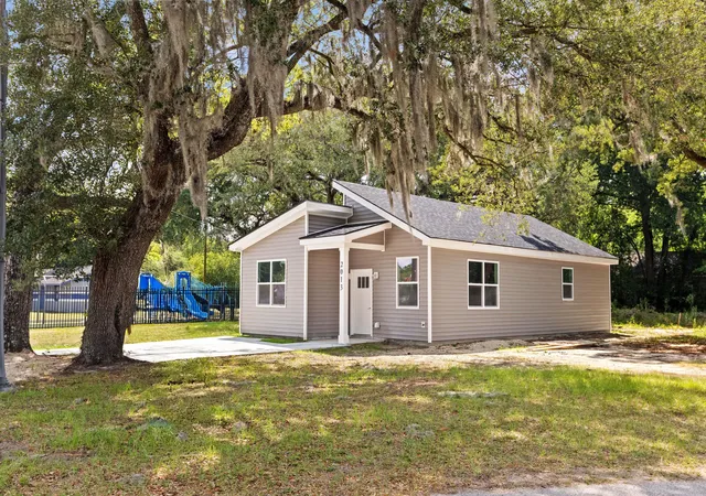 Single family home for sale at 2013 Robertson Blvd, North Charleston, SC 29406 | MLS# 26020004 | Listing updated on 2026-08-07