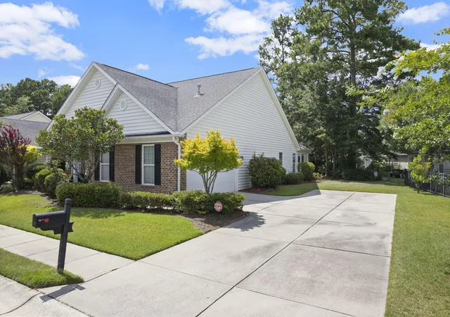 Photo 4 of Single family home for sale at 135 Brutus Ln, Summerville, SC 29485 | MLS# 26022180 | Listing updated on 2026-10-14