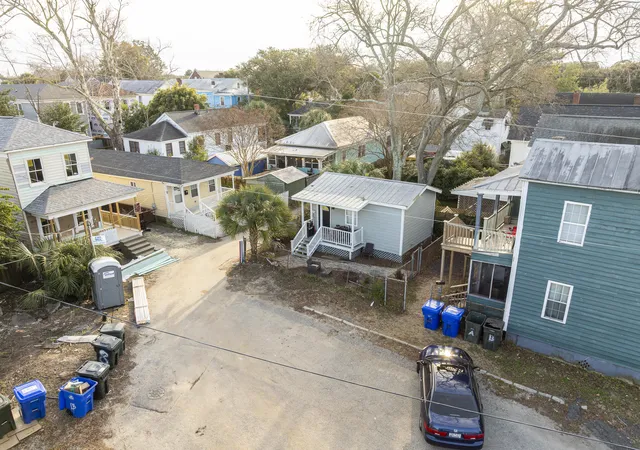 Photo 3 of Single family home for sale at 17 Maverick St, Charleston, SC 29403 | MLS# 26011418 | Listing updated on 2026-08-19