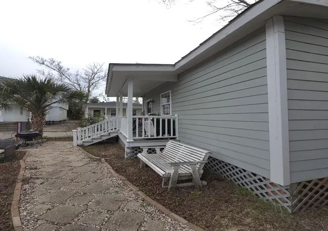 Photo 4 of Single family home for sale at 17 Maverick St, Charleston, SC 29403 | MLS# 26011418 | Listing updated on 2026-08-19