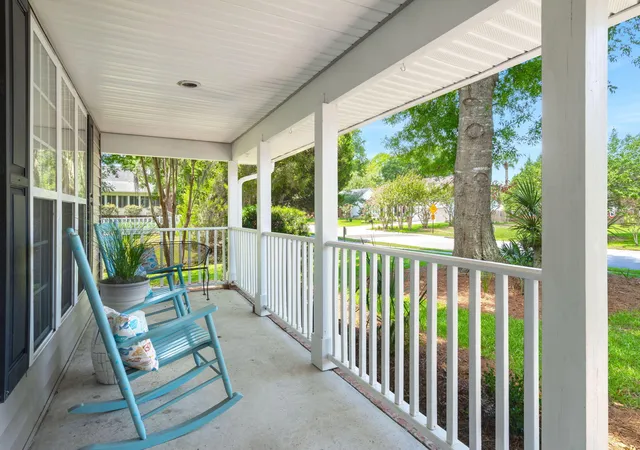 Photo 4 of Single family home for sale at 111 Shadowmoss Pkwy, Charleston, SC 29414 | MLS# 26020862 | Listing updated on 2026-10-04