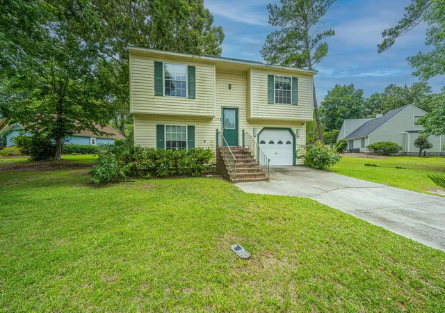 Homes for sale in Ladson, SC | 119 Hummingbird Ave, Ladson, SC 29456 | MLS# 26018146