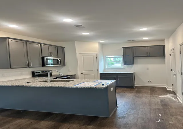 Photo 3 of Townhouse for sale at 401 Gravy Train St, Charleston, SC 29414 | MLS# 26015724 | Listing updated on 2026-09-08
