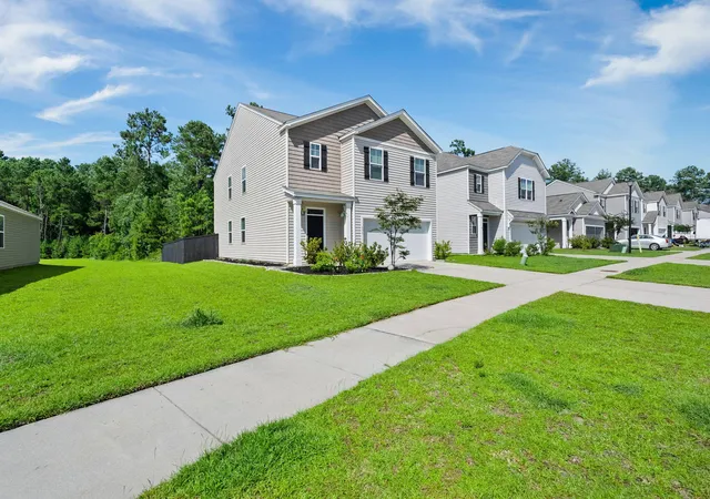 Photo 3 of Single family home for sale at 639 Silver Spruce St, Summerville, SC 29486 | MLS# 26018322 | Listing updated on 2026-08-10