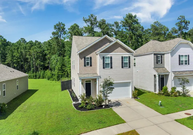 Photo 3 of Single family home for sale at 639 Silver Spruce St, Summerville, SC 29486 | MLS# 26018322 | Listing updated on 2026-08-10