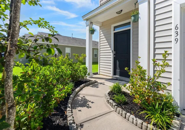 Photo 4 of Single family home for sale at 639 Silver Spruce St, Summerville, SC 29486 | MLS# 26018322 | Listing updated on 2026-08-10