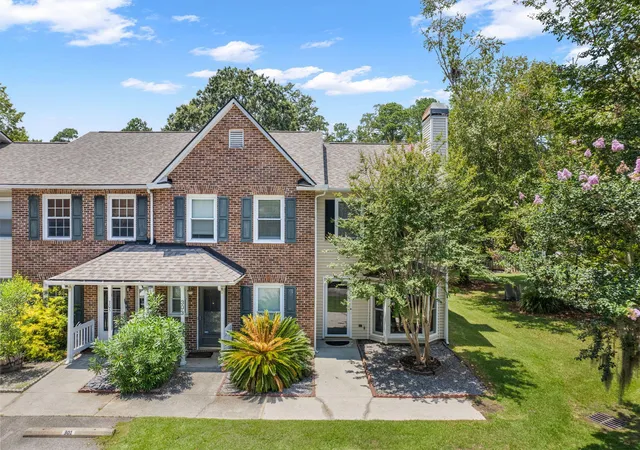Photo 2 of Townhouse for sale at 301 Reserve Way, Summerville, SC 29485 | MLS# 26020527 | Listing updated on 2026-09-10