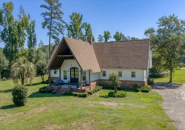 Photo 4 of Single family home for sale at 3121 Camden Hwy, Dalzell, SC 29040 | MLS# 26016420 | Listing updated on 2026-10-13