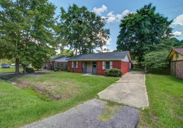 Photo 2 of Single family home for sale at 997 Margaret Dr, Ladson, SC 29456 | MLS# 26023015 | Listing updated on 2026-08-25
