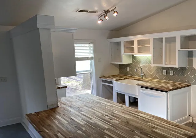 Photo 2 of Single family home for sale at 1693 Nantahala Blvd, Mount Pleasant, SC 29464 | MLS# 26006479 | Listing updated on 2026-09-08