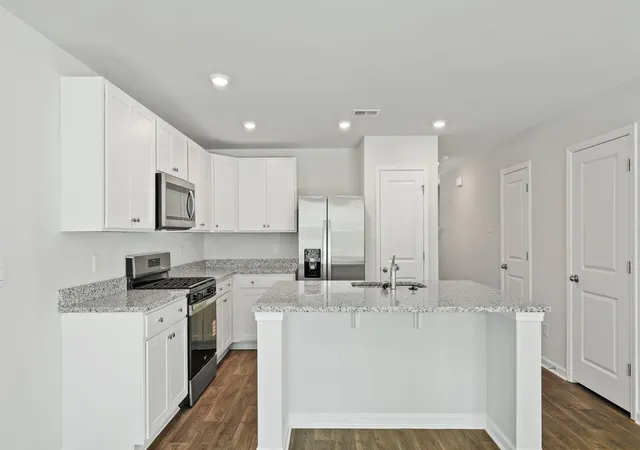 Photo 3 of Townhouse for sale at 887 Long Blf Rd, Summerville, SC 29486 | MLS# 26015324 | Listing updated on 2026-09-15