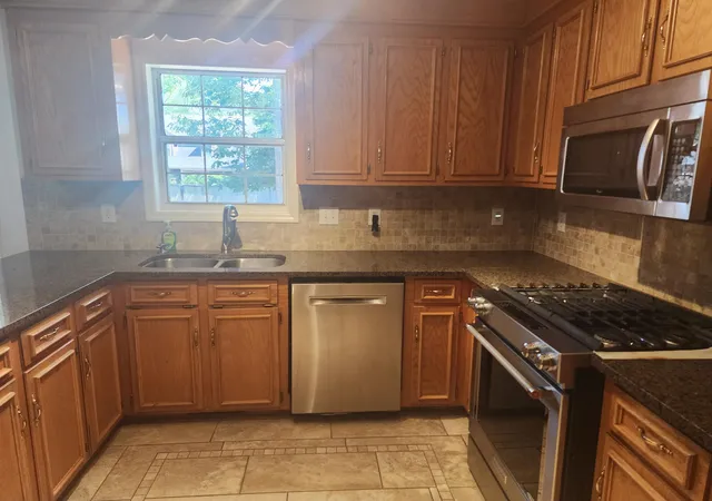 Photo 4 of Single family home for sale at 102 Keighley Dr, Goose Creek, SC 29445 | MLS# 26012192 | Listing updated on 2026-09-01