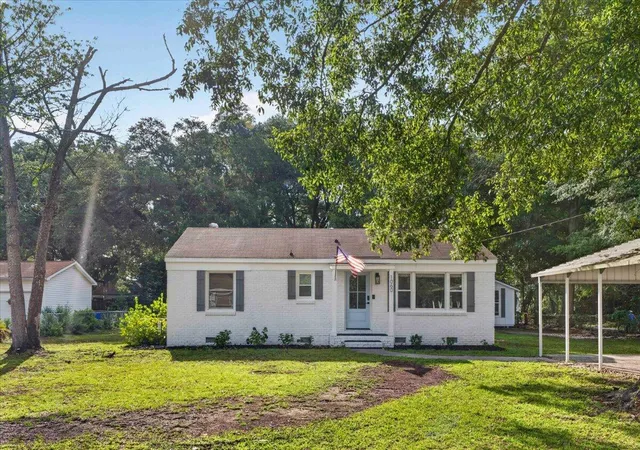 Photo 2 of Single family home for sale at 1060 Pauline Ave, Charleston, SC 29412 | MLS# 26020145 | Listing updated on 2026-10-05