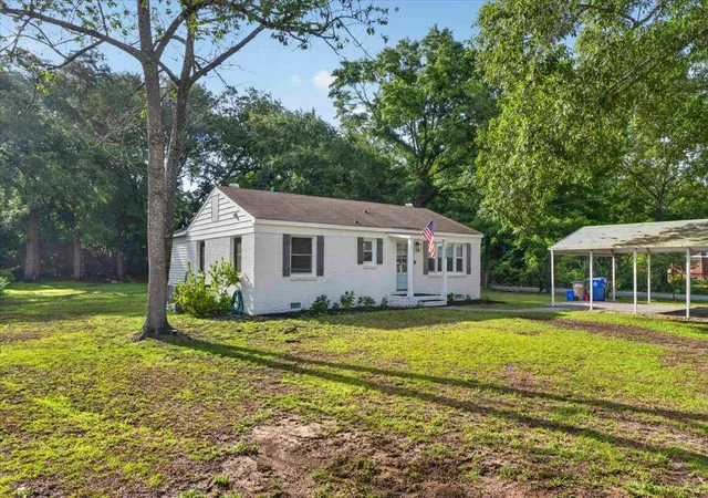 Photo 3 of Single family home for sale at 1060 Pauline Ave, Charleston, SC 29412 | MLS# 26020145 | Listing updated on 2026-10-05