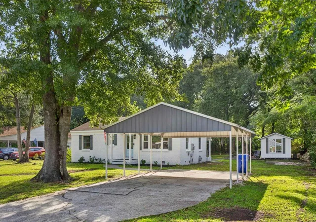 Photo 3 of Single family home for sale at 1060 Pauline Ave, Charleston, SC 29412 | MLS# 26020145 | Listing updated on 2026-10-05