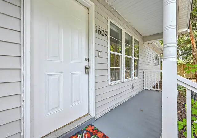 Photo 2 of Single family home for sale at 1609 Pineview Rd, Charleston, SC 29407 | MLS# 26024205 | Listing updated on 2026-09-15
