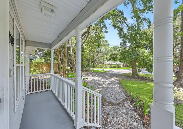 Photo 3 of Single family home for sale at 1609 Pineview Rd, Charleston, SC 29407 | MLS# 26024205 | Listing updated on 2026-09-15