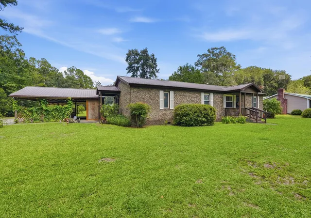 Photo 3 of Single family home for sale at 1002 Poplar, Walterboro, SC 29488 | MLS# 26022253 | Listing updated on 2026-09-18