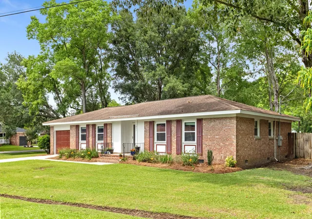 Photo 1 of Single family home for sale at 1851 Gippy Ln, Charleston, SC 29407 | MLS# 26015740 | Listing updated on 2026-09-17