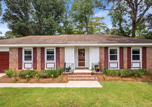 Photo 3 of Single family home for sale at 1851 Gippy Ln, Charleston, SC 29407 | MLS# 26015740 | Listing updated on 2026-09-17