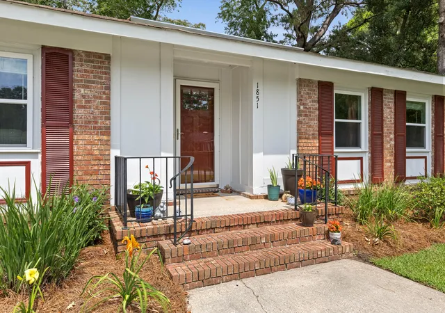 Photo 3 of Single family home for sale at 1851 Gippy Ln, Charleston, SC 29407 | MLS# 26015740 | Listing updated on 2026-09-17