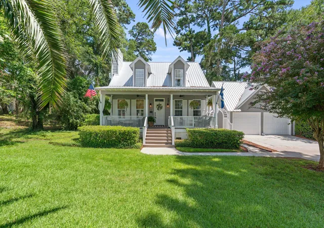 Photo 3 of Single family home for sale at 354 Cottage Farm Dr, Beaufort, SC 29902 | MLS# 26023504 | Listing updated on 2026-09-14