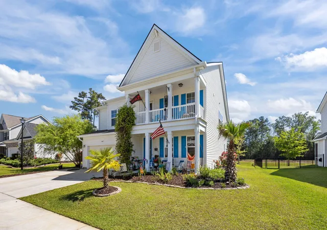 Photo 3 of Single family home for sale at 2512 Hummingbird Ln, Summerville, SC 29483 | MLS# 26017721 | Listing updated on 2026-09-10