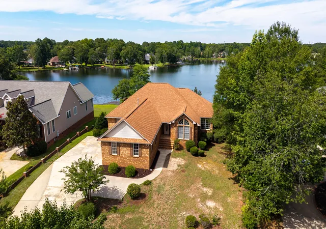 Homes for sale in Manning, SC | 3 Green Lake Dr, Manning, SC 29102 | MLS# 26019095