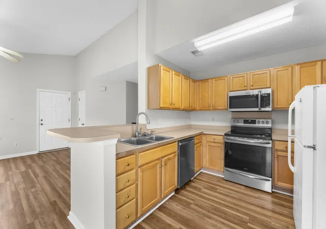 Photo 3 of Single family home for sale at 407 Beverly Dr, Summerville, SC 29485 | MLS# 26020303 | Listing updated on 2026-09-16