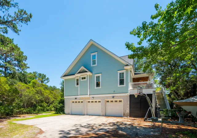 Photo 3 of Single family home for sale at 717 Bounty Sq Dr, Charleston, SC 29492 | MLS# 26017465 | Listing updated on 2026-07-09