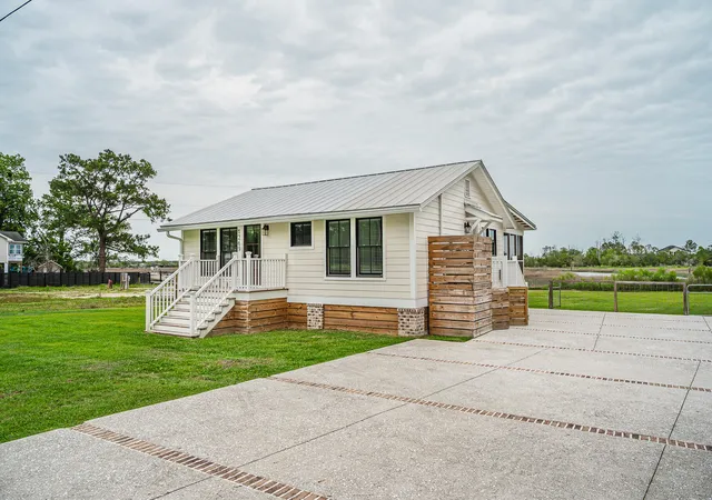 Homes for sale in Johns Island, SC | 1269 River Rd, Johns Island, SC 29455 | MLS# 26014427