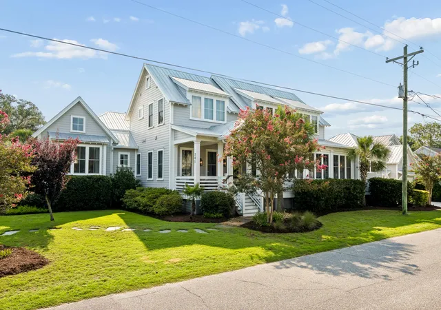 Photo 3 of Single family home for sale at 741 Winthrop St, Mount Pleasant, SC 29464 | MLS# 26021974 | Listing updated on 2026-09-10