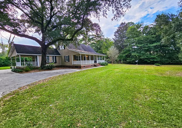 Homes for sale in Walterboro, SC | 5670 Charleston Hwy, Walterboro, SC 29488 | MLS# 25026336