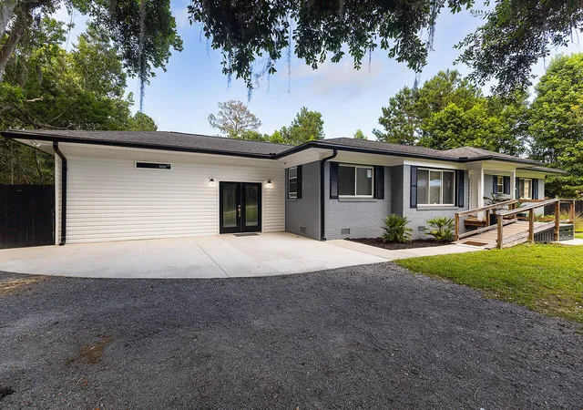Homes for sale in Edisto Island, SC | 2422 Hwy 174, Edisto Island, SC 29438 | MLS# 26018787