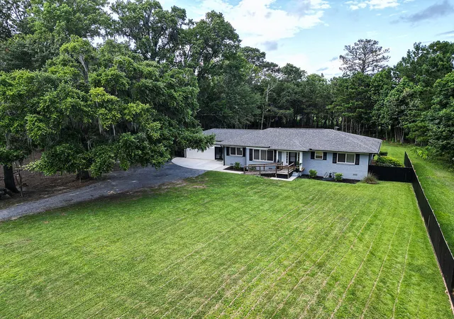 Homes for sale in Edisto Island, SC | 2422 Hwy 174, Edisto Island, SC 29438 | MLS# 26018787