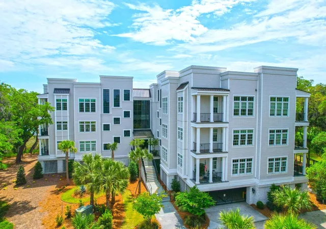 Homes for sale in Charleston, SC | 108 Fairbanks Oak Aly #201, Charleston, SC 29492 | MLS# 26014142