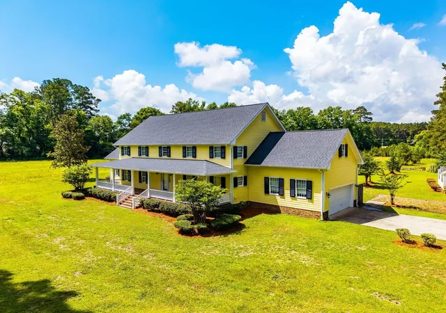 Homes for sale in Saint George, SC | 905 W Raysor St, Saint George, SC 29477 | MLS# 26015611
