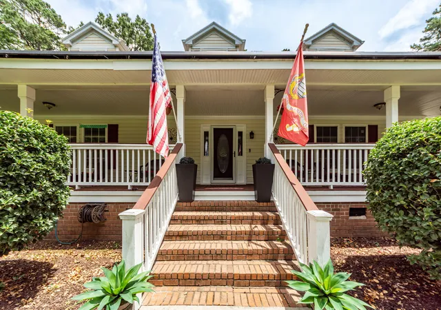 Photo 3 of Single family home for sale at 194 Pecan Dr, Summerville, SC 29483 | MLS# 26021112 | Listing updated on 2026-09-08