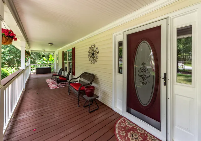Photo 3 of Single family home for sale at 194 Pecan Dr, Summerville, SC 29483 | MLS# 26021112 | Listing updated on 2026-10-01