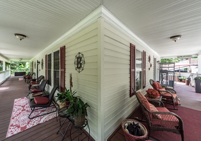 Photo 4 of Single family home for sale at 194 Pecan Dr, Summerville, SC 29483 | MLS# 26021112 | Listing updated on 2026-10-01