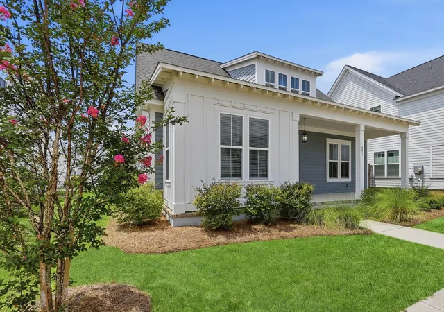 1st image of 601 Blueway Ave, Summerville, SC 29486 | MLS# 26021968