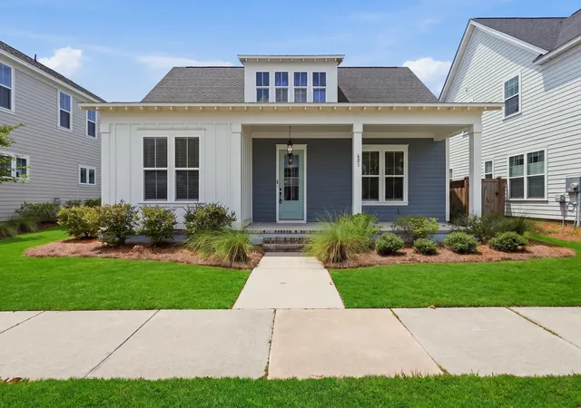 Photo 4 of Single family home for sale at 601 Blueway Ave, Summerville, SC 29486 | MLS# 26021968 | Listing updated on 2026-09-28