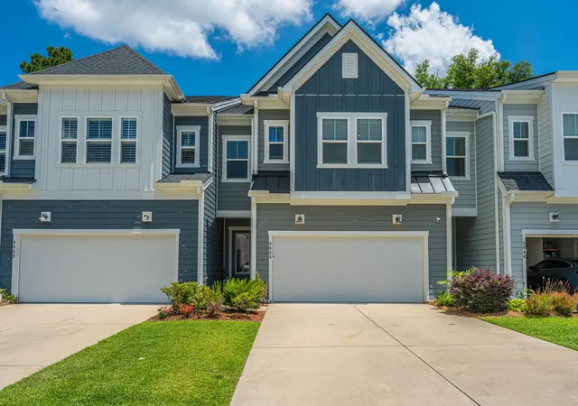 Photo 2 of Townhouse for sale at 3044 Emma Ln, Mount Pleasant, SC 29466 | MLS# 26017128 | Listing updated on 2026-08-27