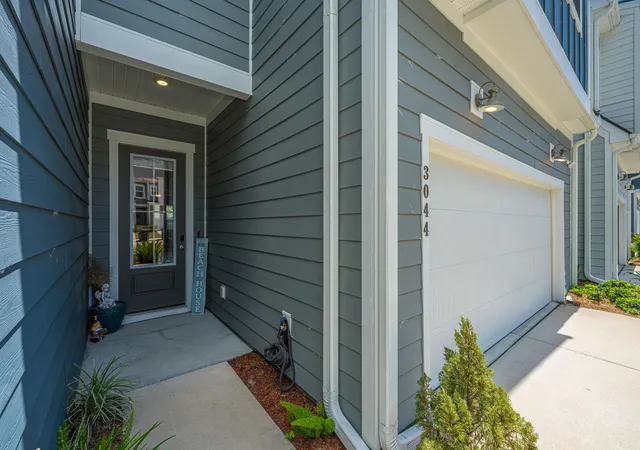 Photo 3 of Townhouse for sale at 3044 Emma Ln, Mount Pleasant, SC 29466 | MLS# 26017128 | Listing updated on 2026-08-27
