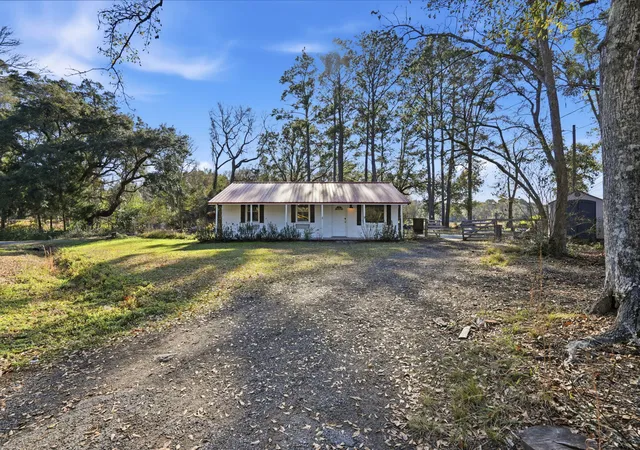 3rd image of 1733 Etheridge Rd, Wadmalaw Island, SC 29487 | MLS# 26000967