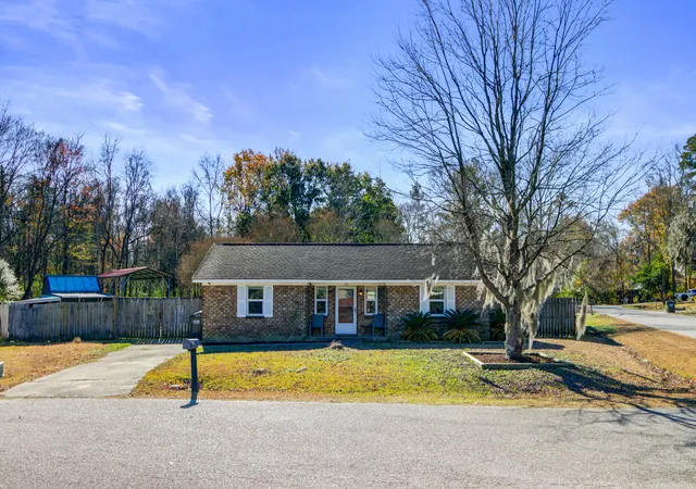 Photo 1 of Single family home for sale at 100 John Ct, Summerville, SC 29485 | MLS# 26009847 | Listing updated on 2026-09-05