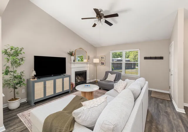 Homes for sale in Charleston, SC | 1160 Shoreham Rd, Charleston, SC 29412 | MLS# 26014923
